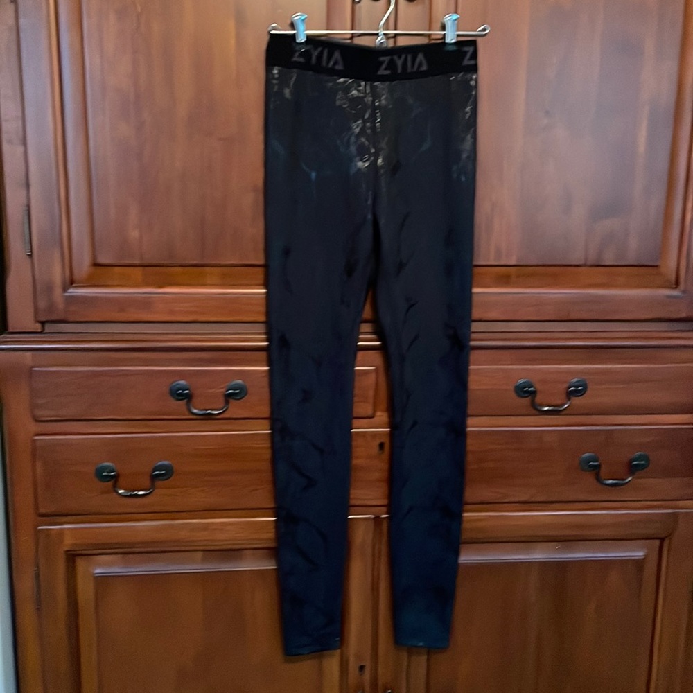 Zyia Black Banded Marble Leggings